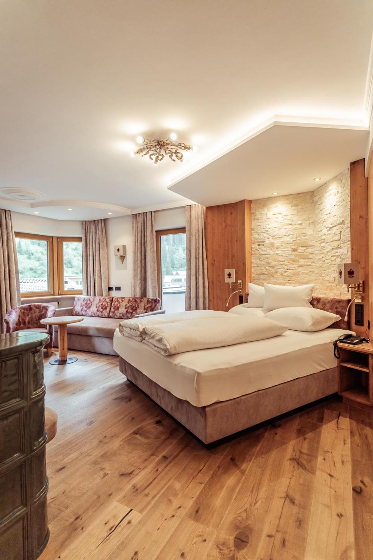 Neuhintertux Hotel